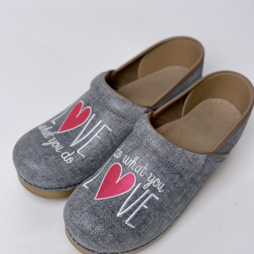 Dansko Twin Pro Love Clogs in size EUR 39 US 8.5-9